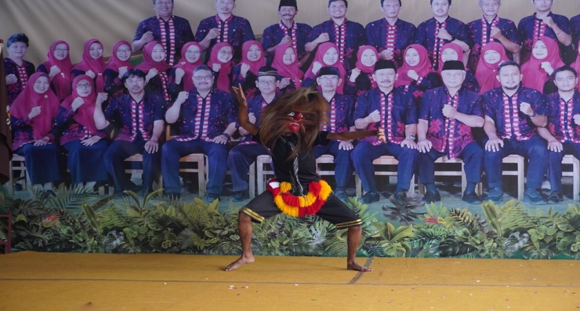 Menggali Keagungan Budaya: Pertunjukan Tari Barong Kemamang di SMK Pemuda 1 Kesamben